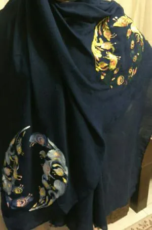 چاپ دستی روی شال و لباس