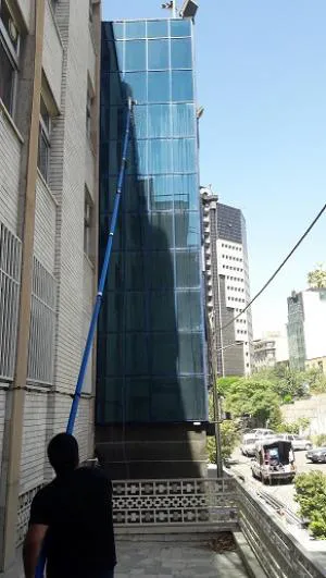 شستشوی نمای ساختمان تا ارتفاع 14 متر بدون نیاز به داربست و بند باز
