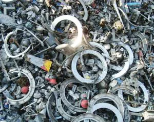 دنیای ضایعات بهترین خریدار آهن آلات و آهن غراضه های شما به صورت عمده د