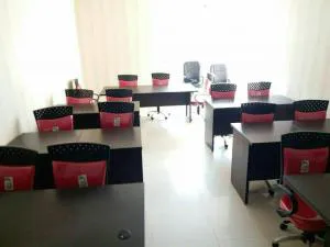 اجاره کلاس اموزش در میرداماد به همراه پکیج هدیه آراد