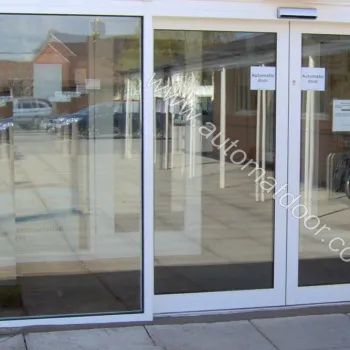 درب شیشه ای تلسکوپی