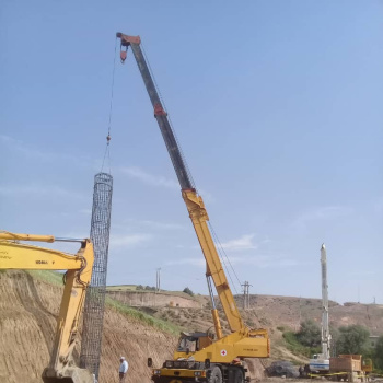 جرثقیل 25 تن کارگاهی آماده به کار و همکاری